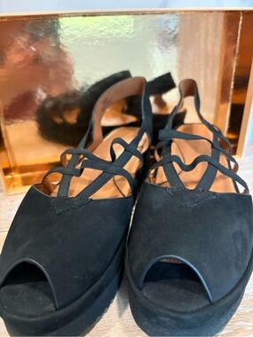 L'Amour Des Pieds "Adelais" 
Women's Black Suede Peep-Toe Platform Sandals NIB